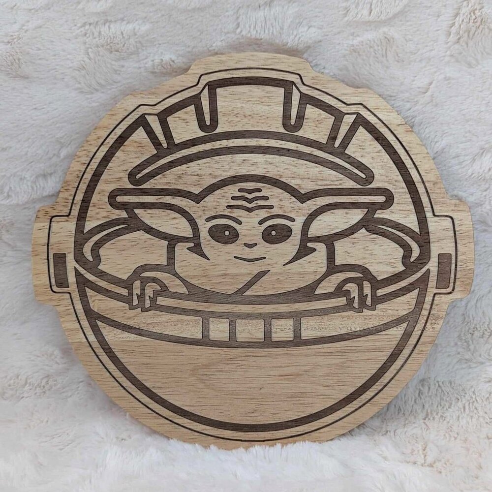 PICNIC TIME Star Wars Mandalorian Grogu Buggy Wood Charcuterie/Cutting Board